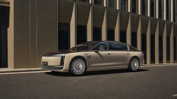 <span style="--header-green">Huawei </span> представила флагманский электромобиль <span style="--header-green">Maextro S800</span>