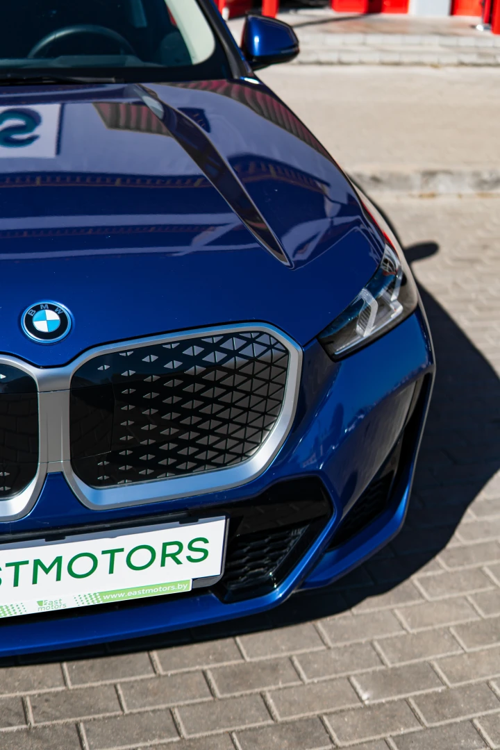 BMW iX1 фото 1