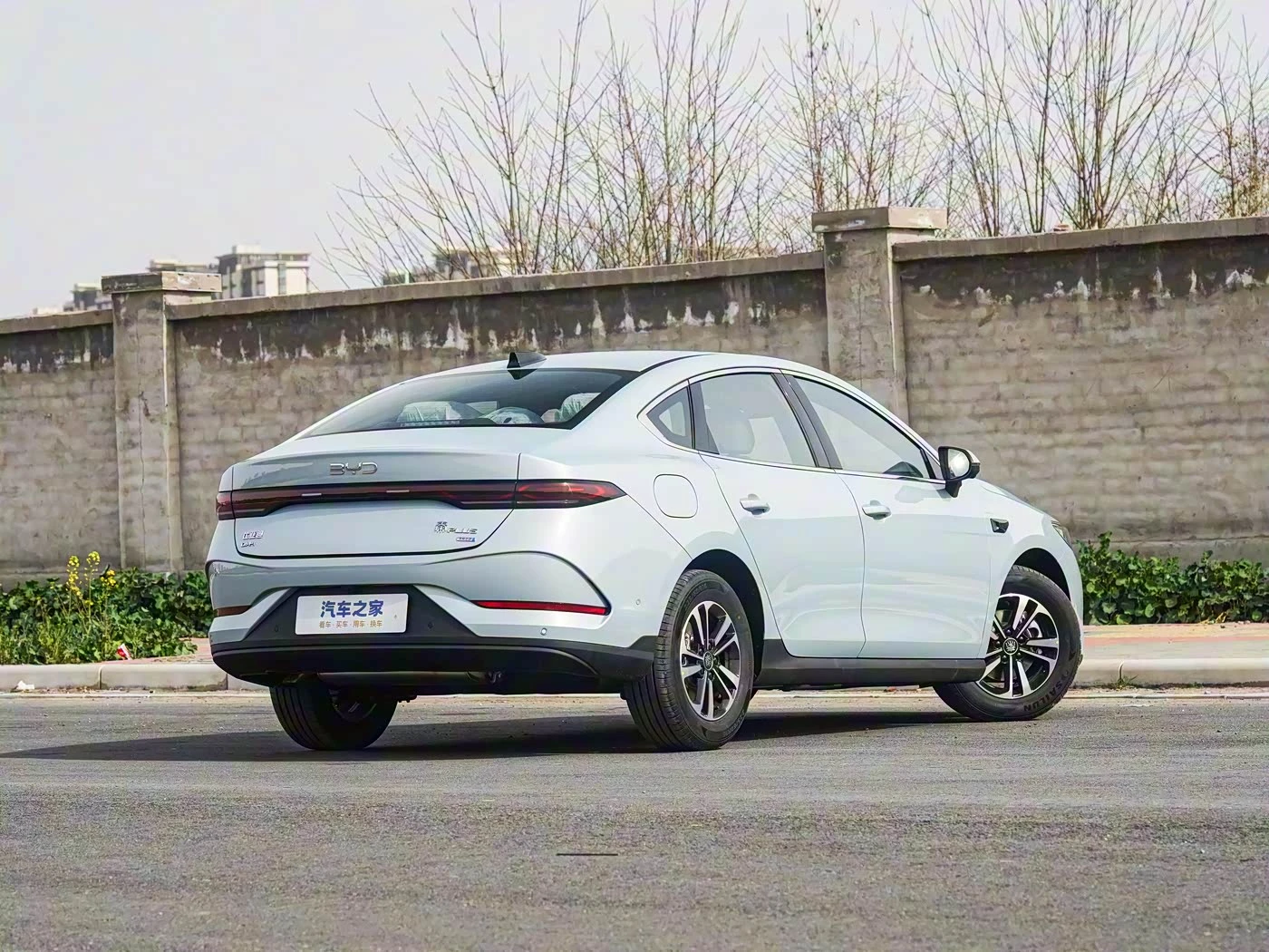 BYD Qin PLUS 2025 DM-i 55KM Beyond model фото 2