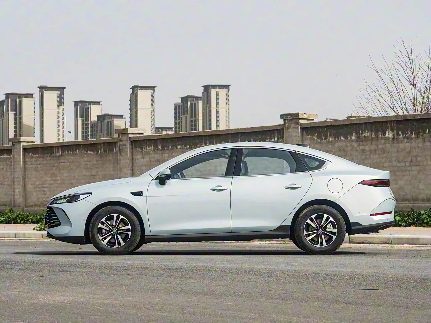 BYD Qin PLUS 2025 DM-i 55KM Beyond model - преимущества