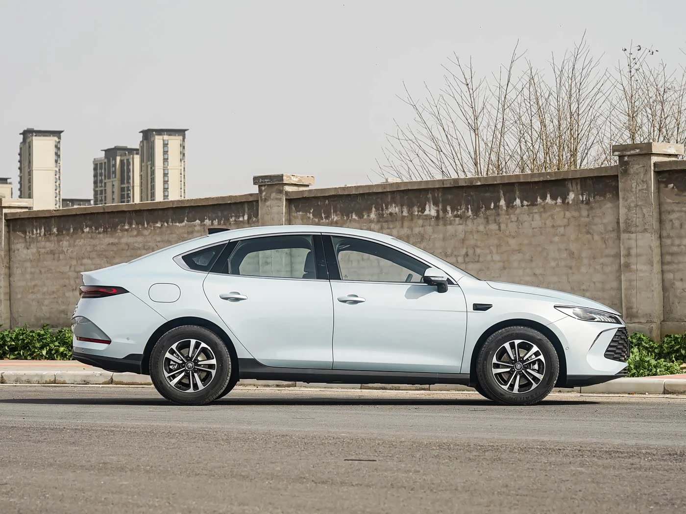 BYD Qin PLUS 2025 DM-i 55KM Beyond model фото 1