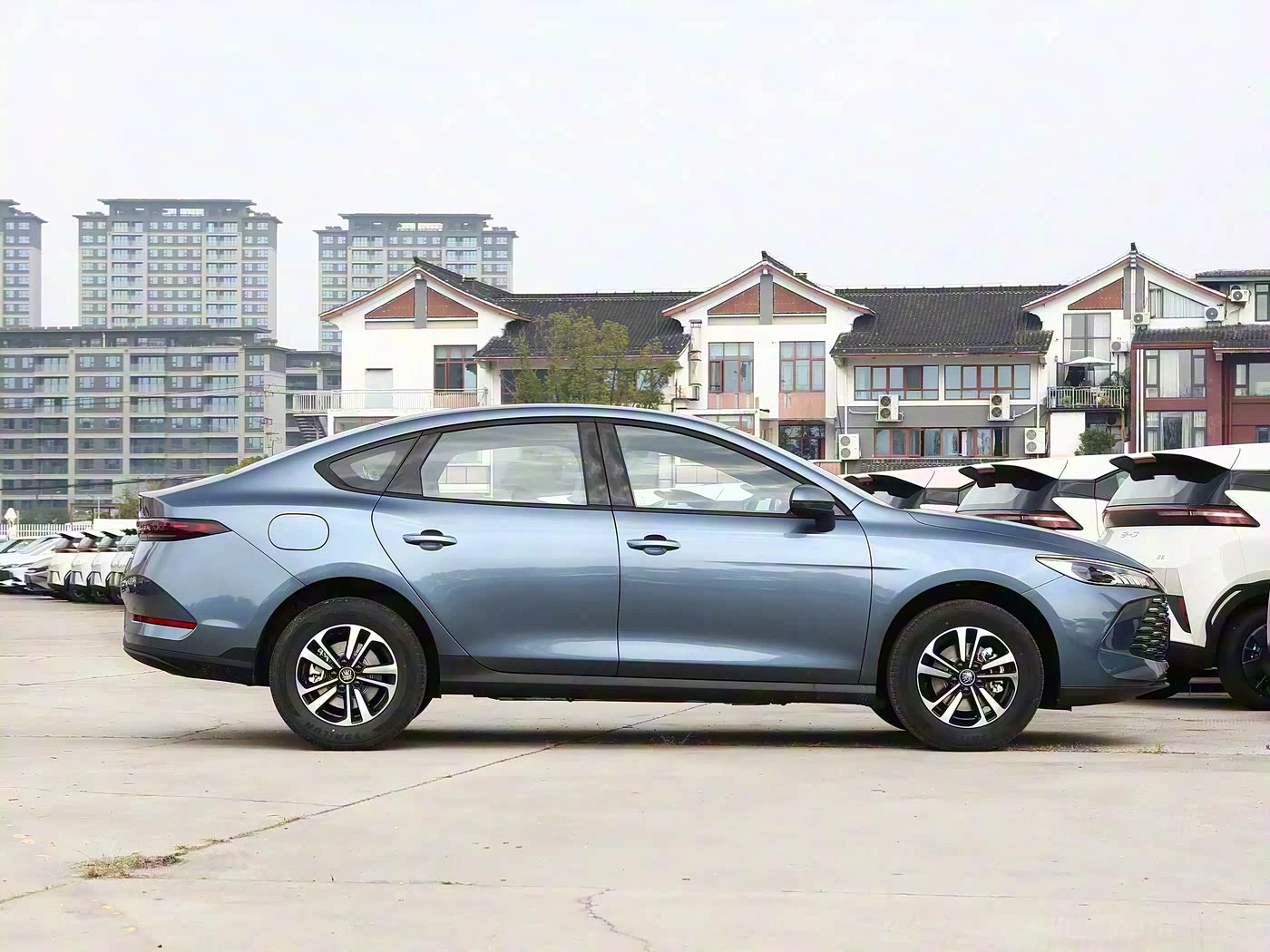 BYD Qin PLUS DM-i 128KM Progressive Model фото 1