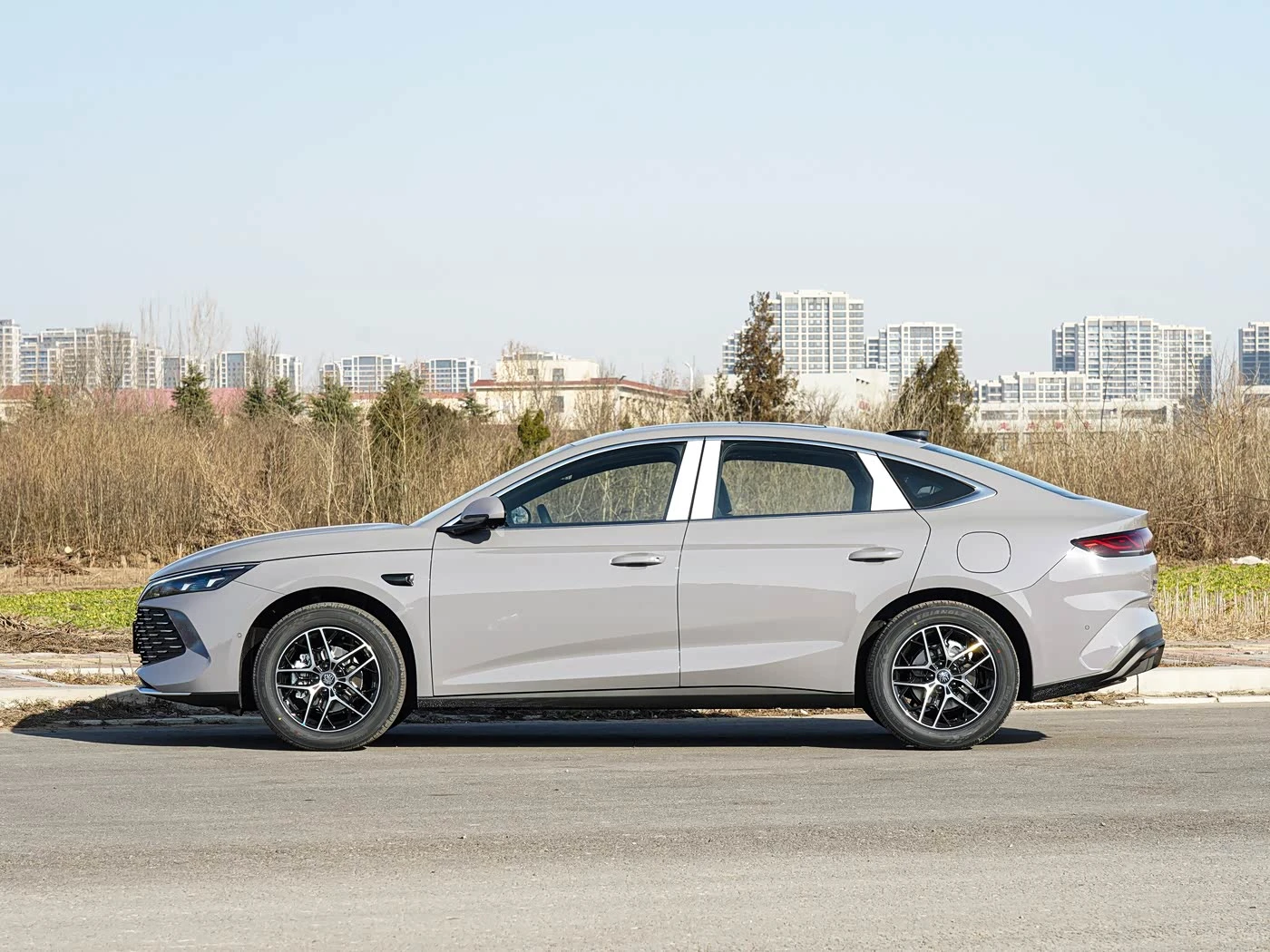 byd qin l DM-i 210km Superior - преимущества