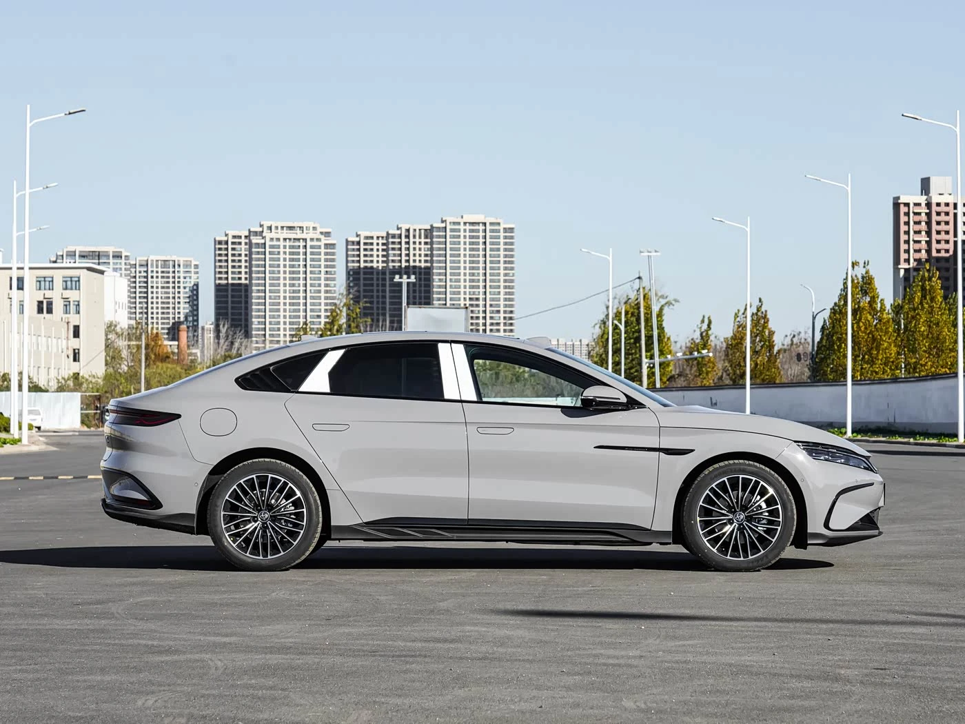 BYD HAN DM-i PHEV 1.5T CVT LiDAR Intelligent Driving фото 1