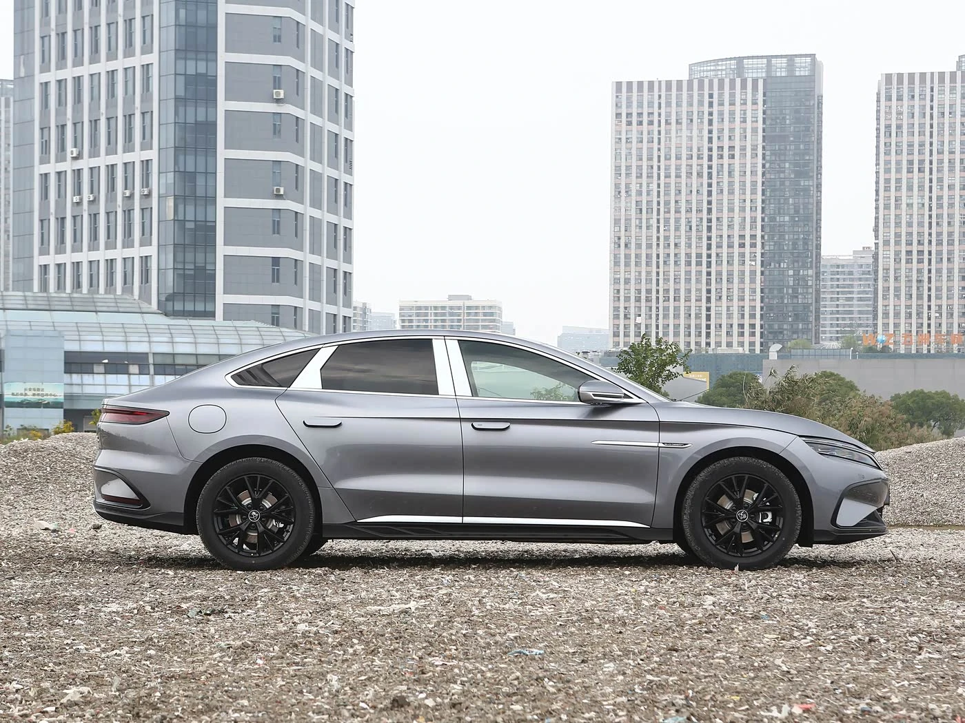 BYD HAN DM-i PHEV 1.5T CVT Comfort фото 1