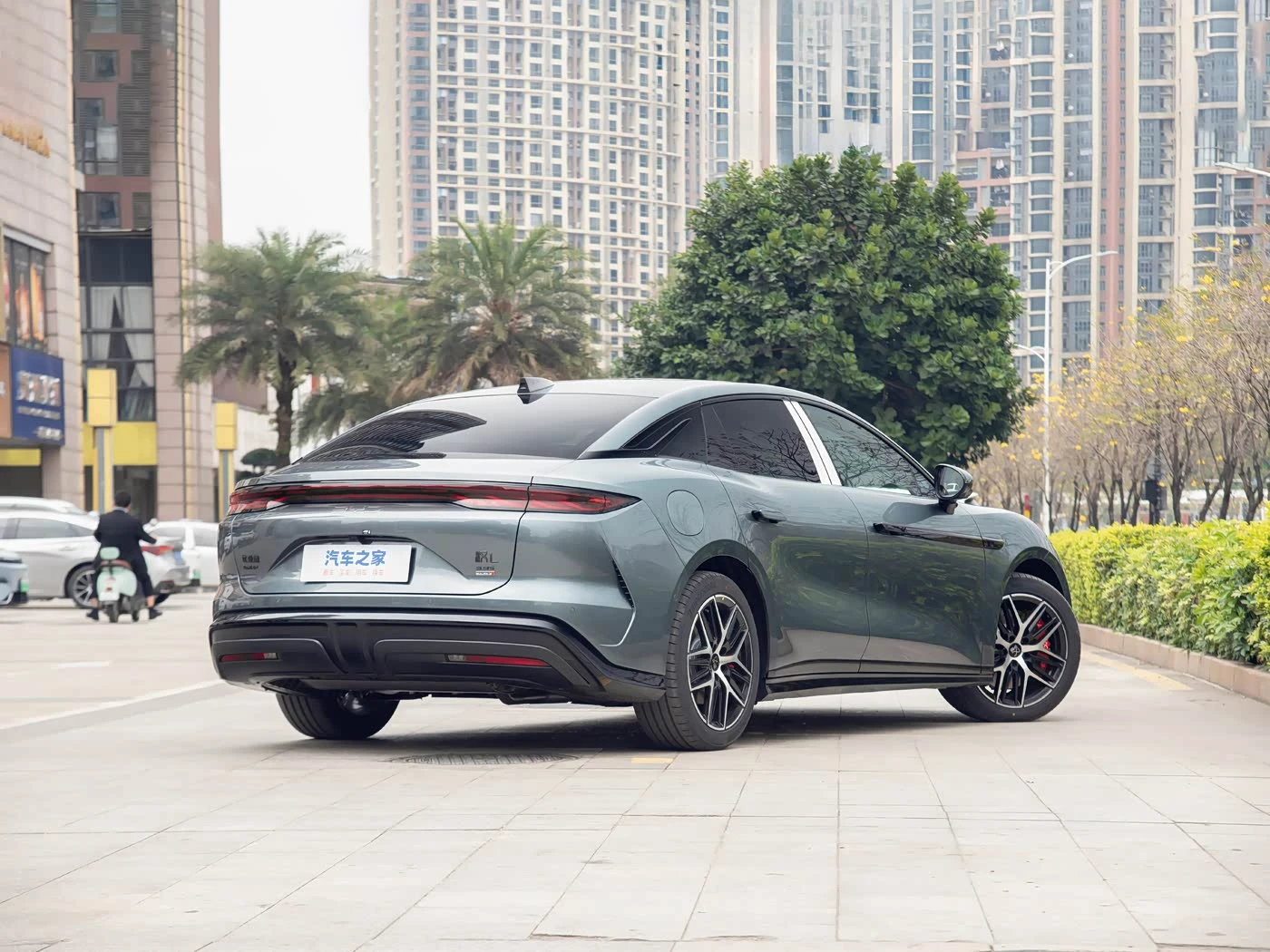 Byd Han L DM-i 1.5 CVT 4WD 180km LiDAR Flagship фото 3