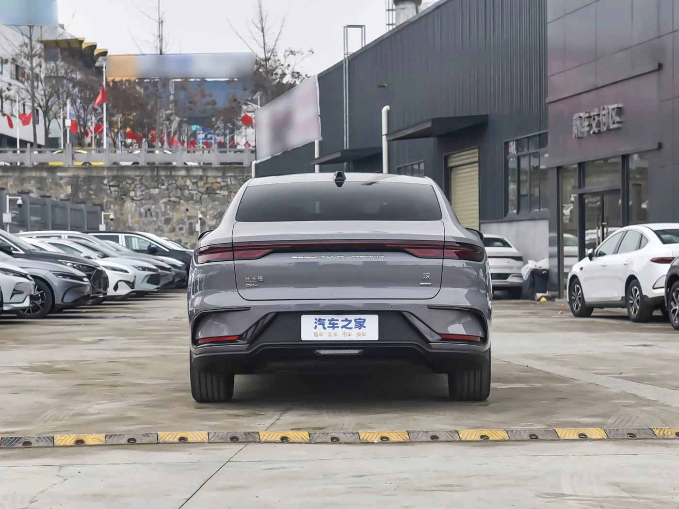 BYD HAN DM-i PHEV 1.5T CVT Intelligent Driving Comfort фото 3