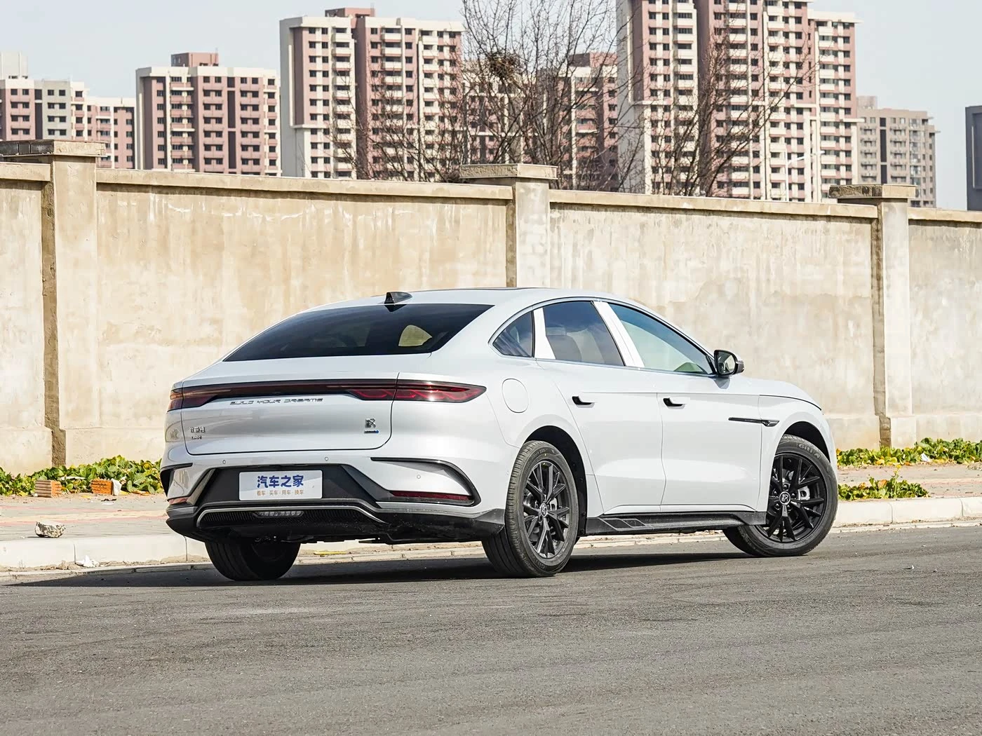 BYD HAN DM-i PHEV 1.5T CVT Intelligent Driving Elite фото 2