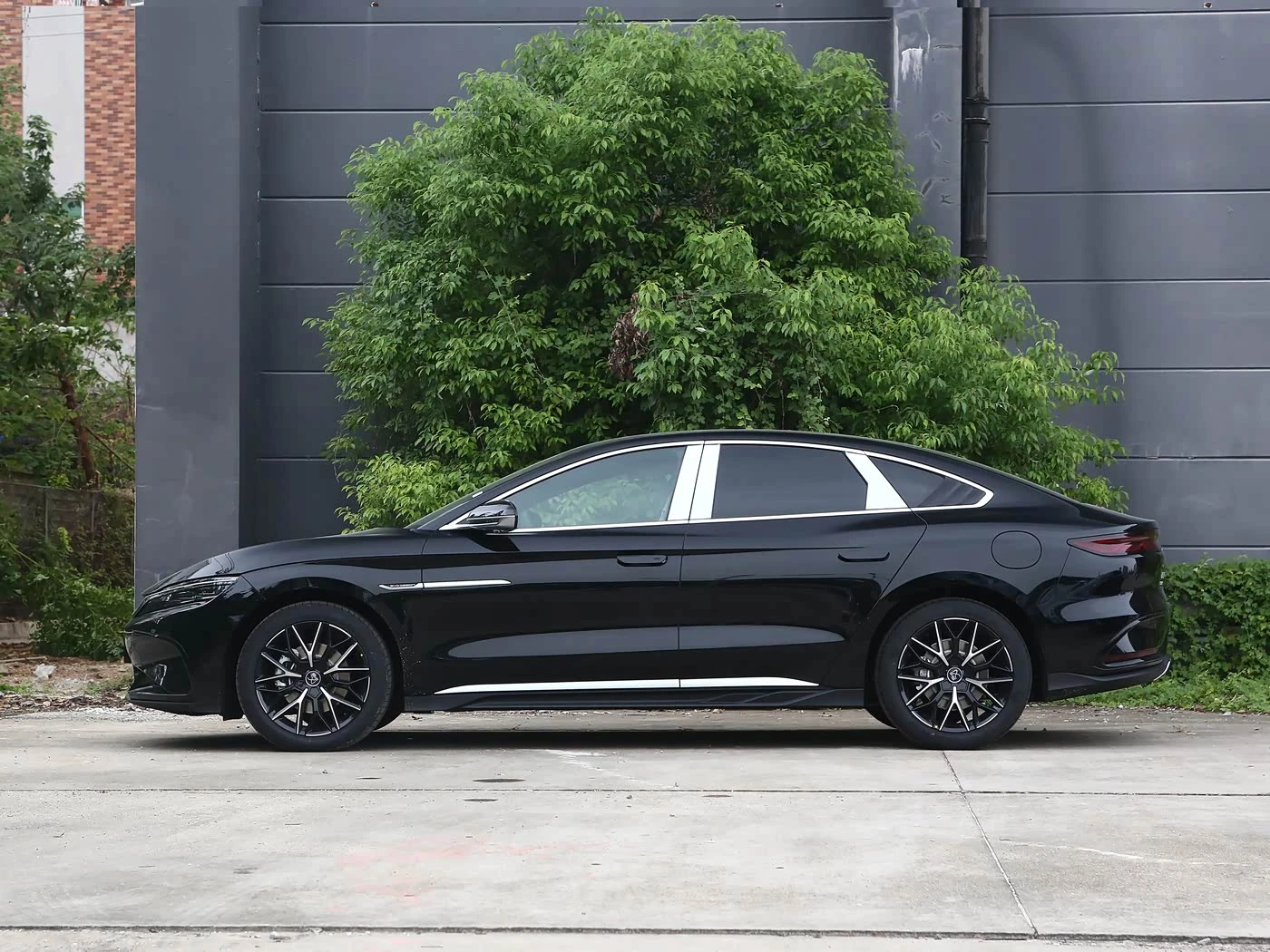 BYD HAN DM-i PHEV 1.5T CVT Premium - преимущества