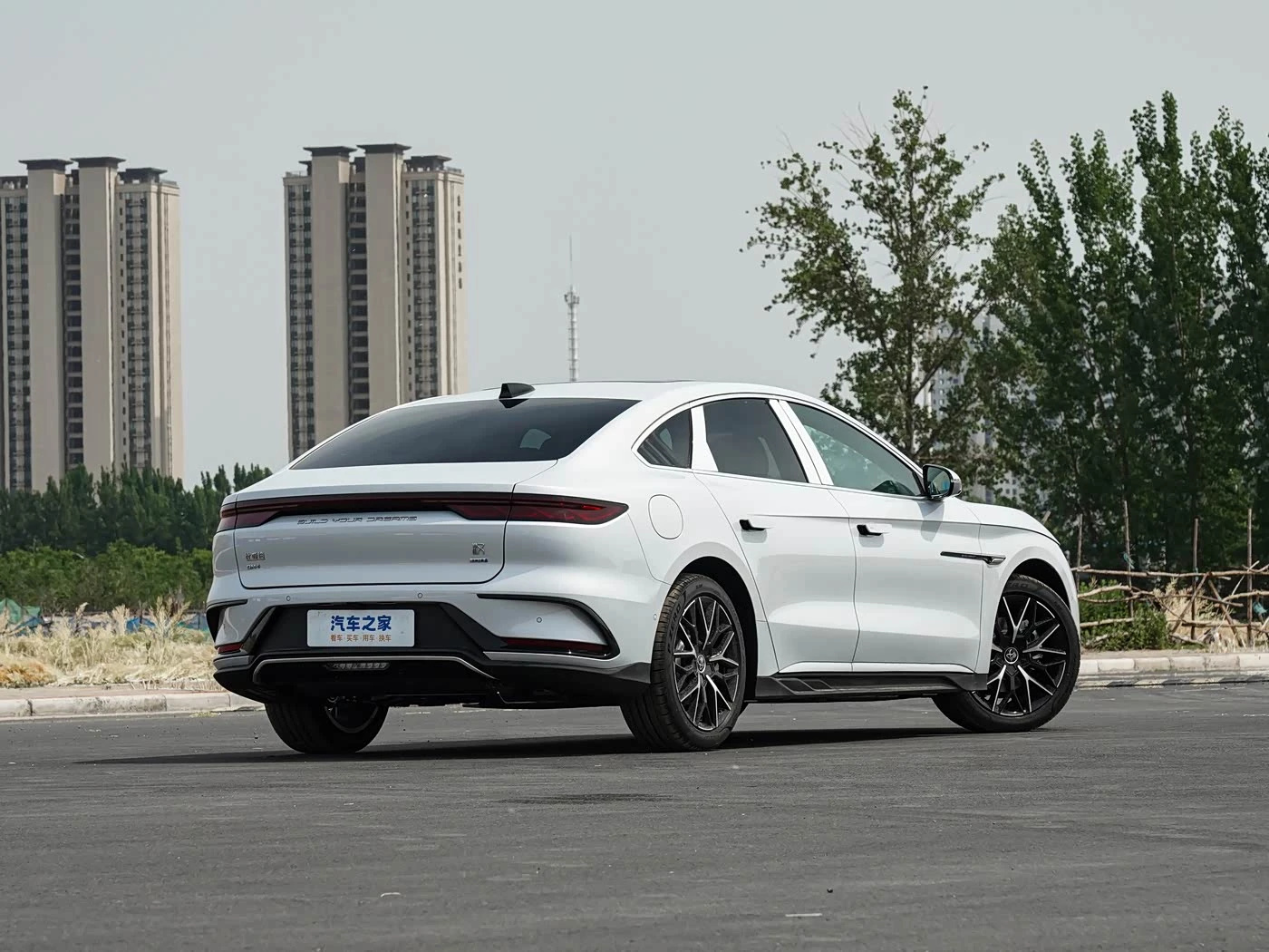 BYD HAN DM-i PHEV 1.5T CVT Intelligent Driving Prestige фото 2