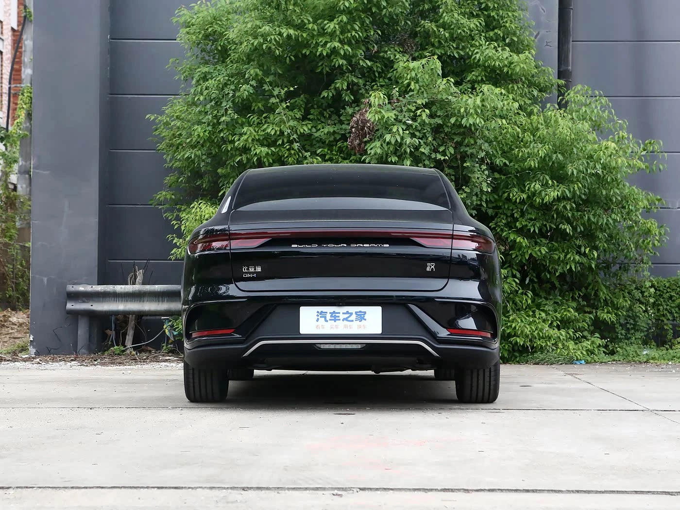 BYD HAN DM-i PHEV 1.5T CVT Premium фото 3