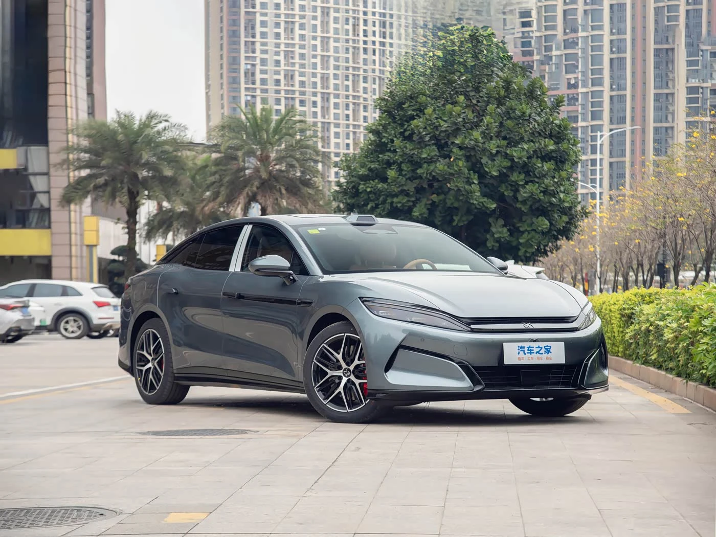 Byd Han L DM-i 1.5 CVT 4WD 180km LiDAR Flagship фото 1