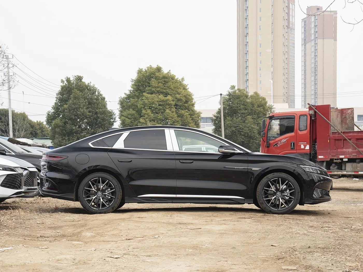 BYD HAN DM-i PHEV 1.5T CVT Intelligent Driving Premium фото 1