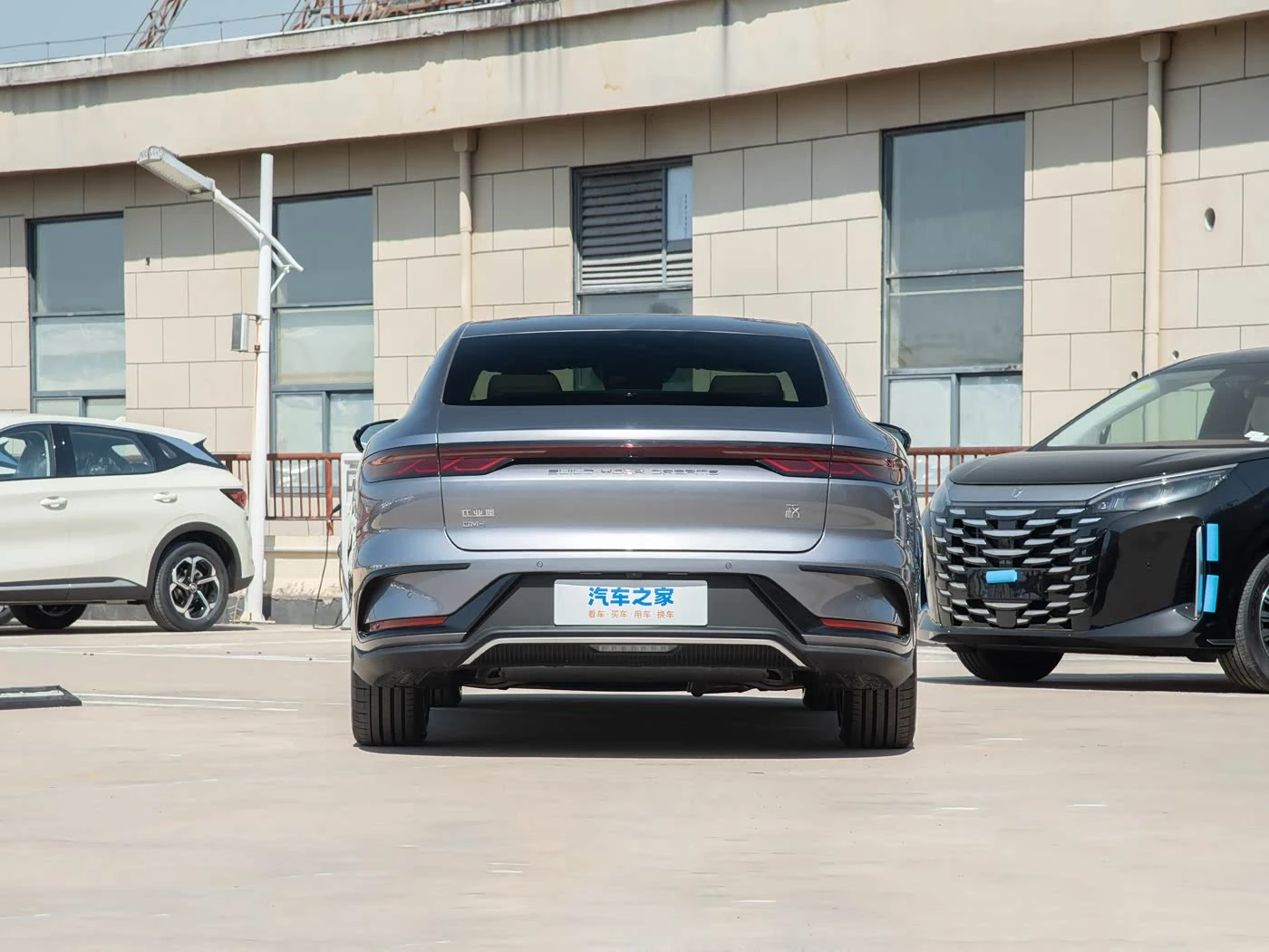 BYD HAN DM-i PHEV 1.5T CVT Prestige фото 3