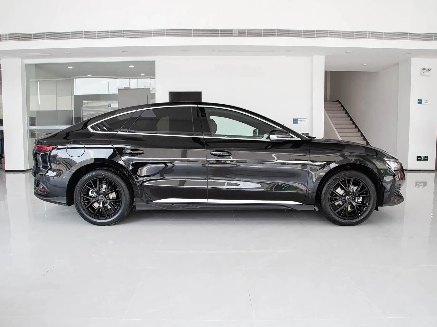 BYD E9 506 Luxury Edition фото 1