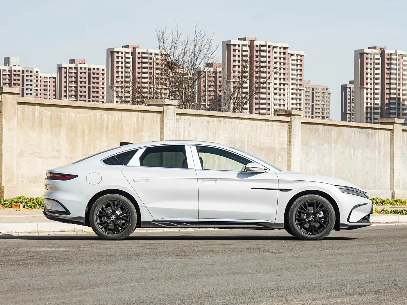 BYD HAN DM-i PHEV 1.5T CVT Intelligent Driving Elite фото 1