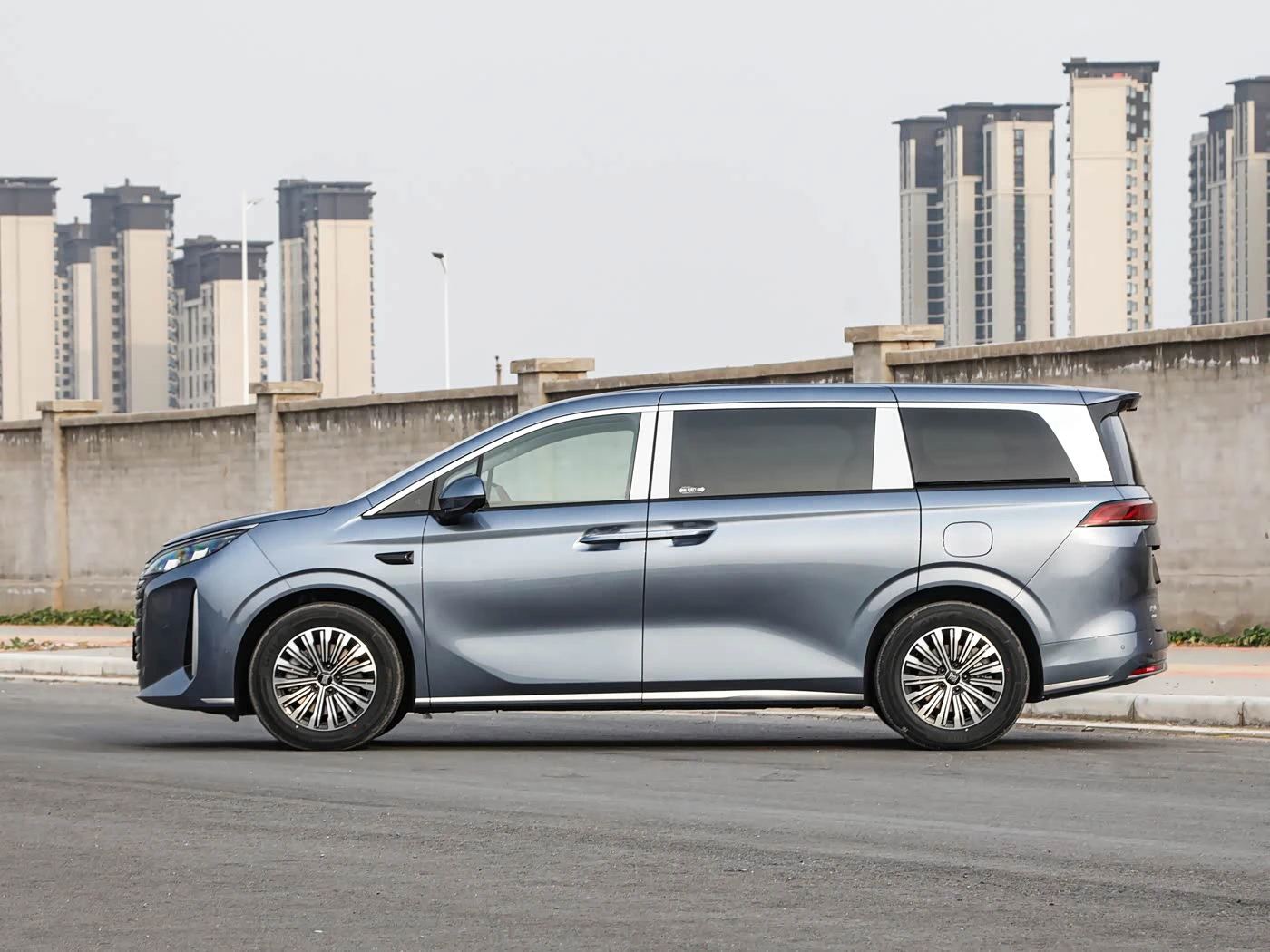 BYD Xia DM-i 100km Surpassing - преимущества