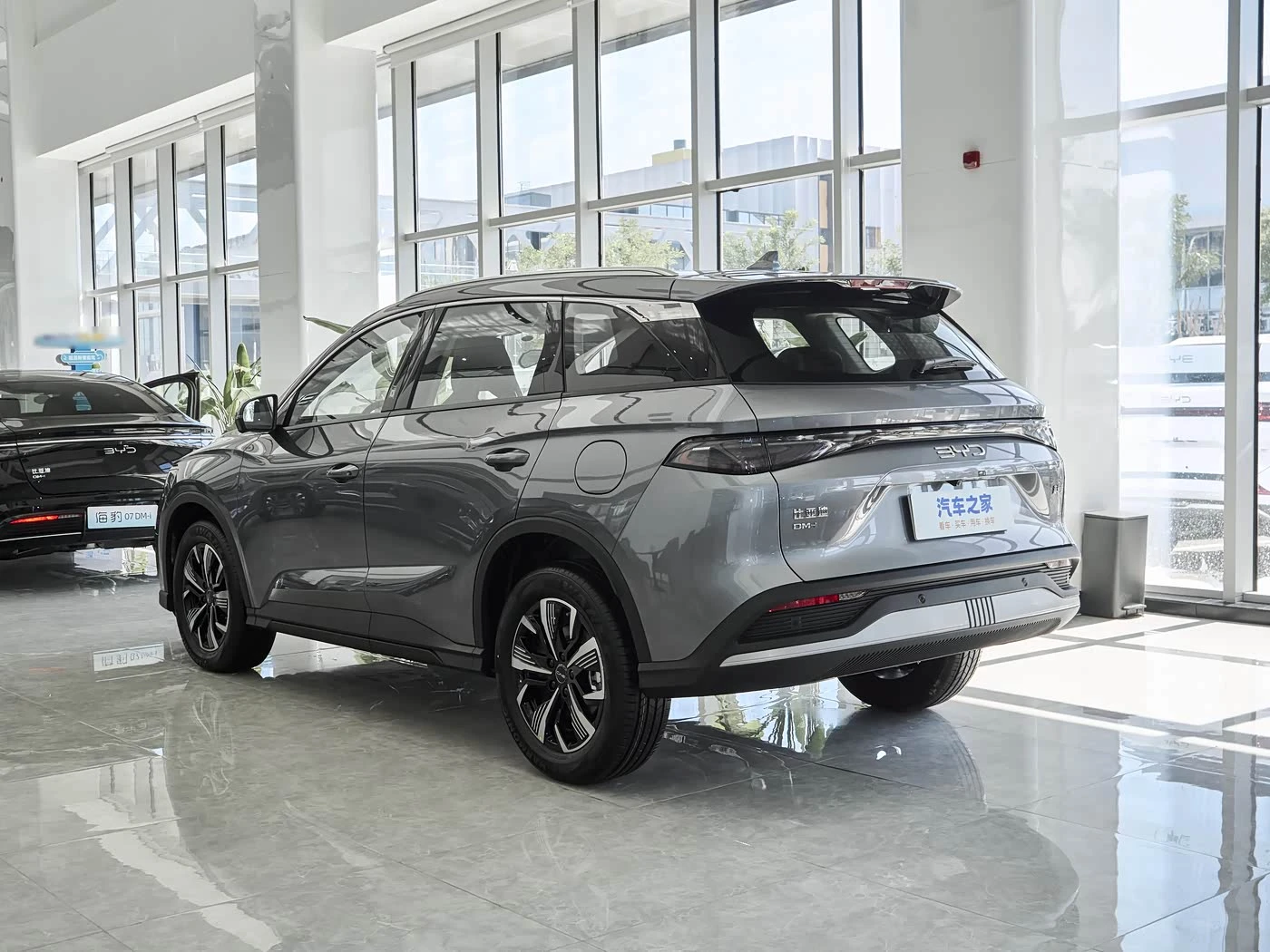 BYD Sea Lion 05 DM-i 115KM Honor фото 3