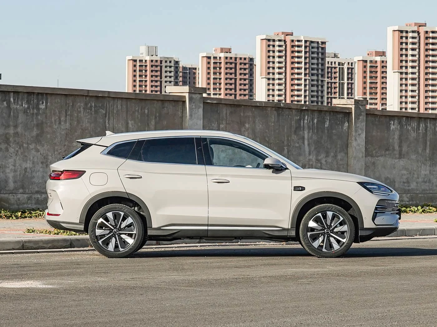 BYD Song Plus DM-i 112KM Smart Driving Premium фото 1