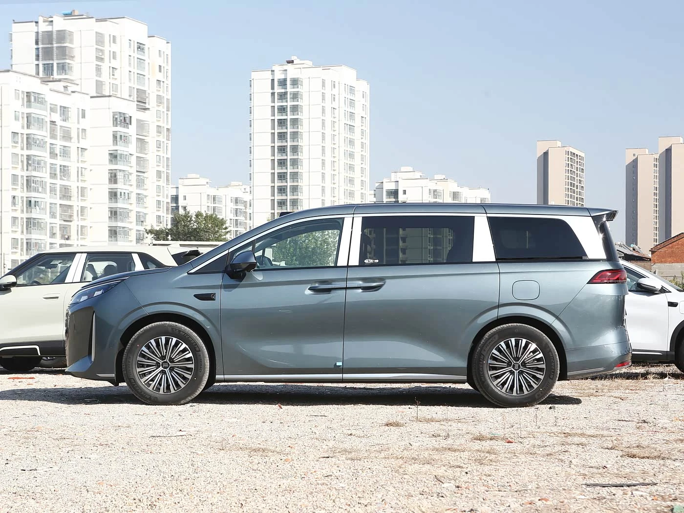 BYD Xia DM-i 218km Excellent - преимущества