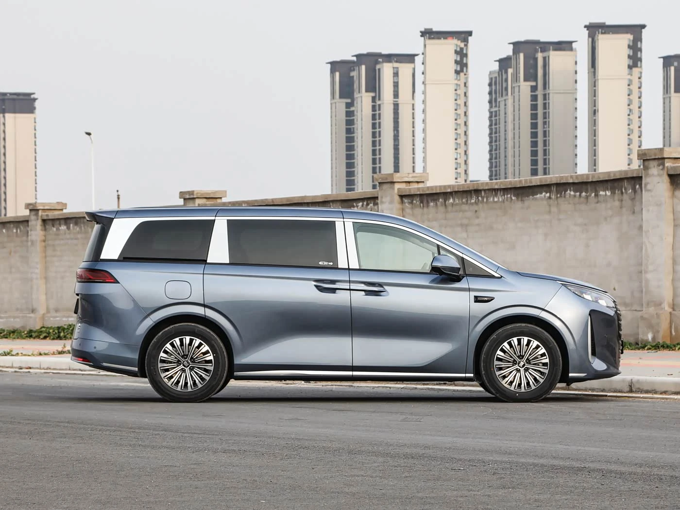 BYD Xia DM-i 100km Surpassing фото 1