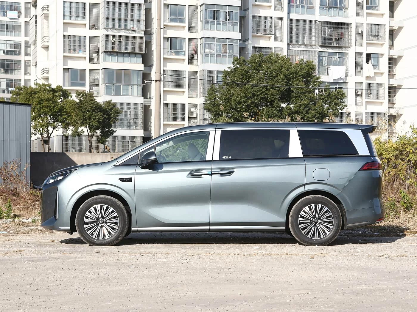 BYD Xia DM-i 218km Surpassing - преимущества