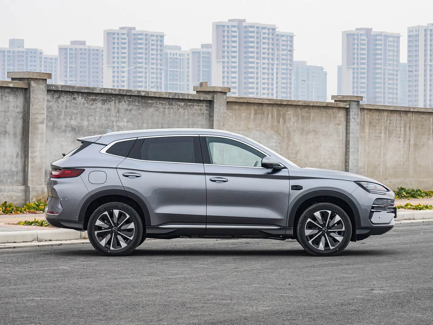 BYD Song Plus DM-i 160KM Smart Driving Flagship Model фото 1