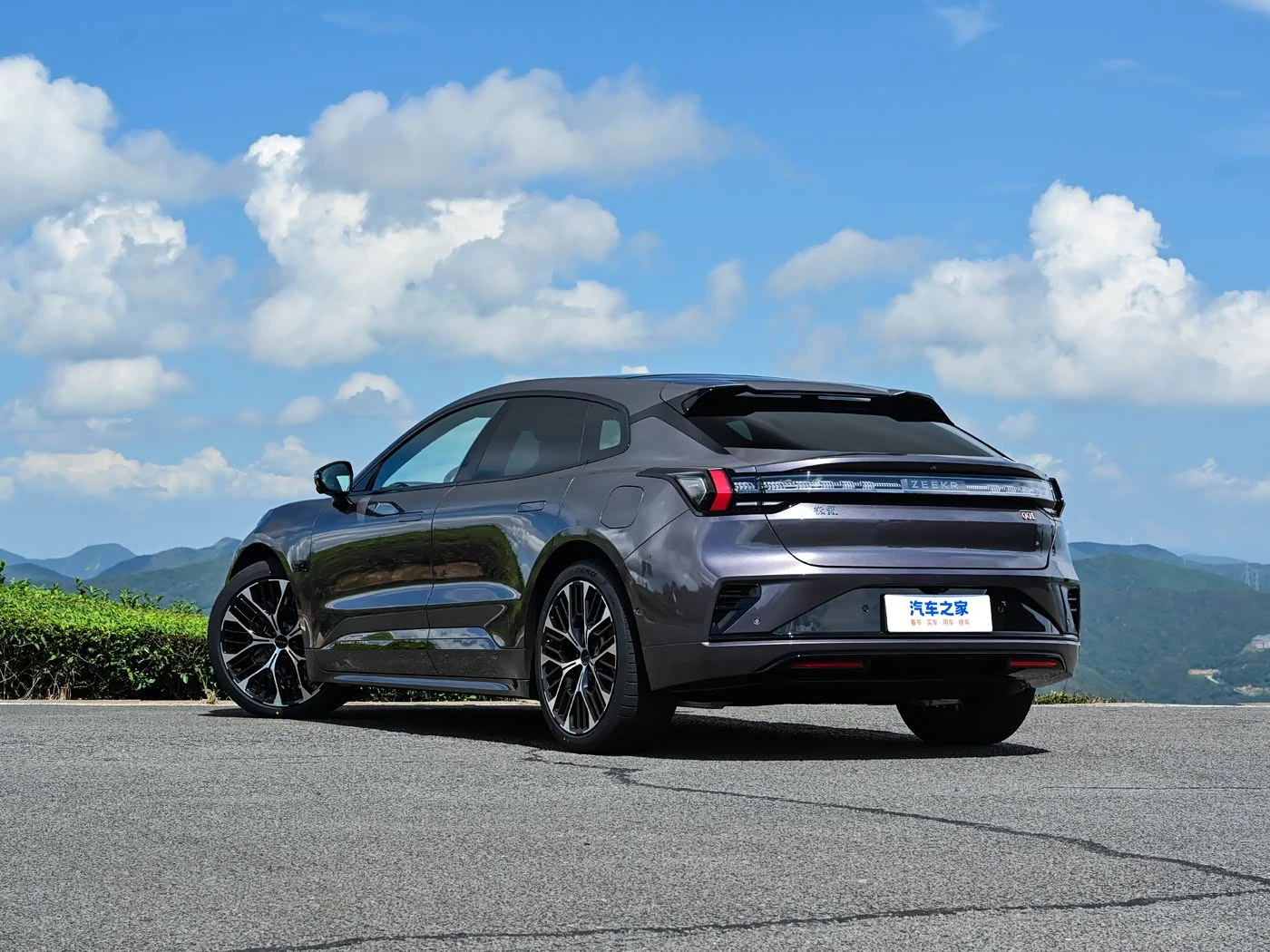 Zeekr 001 Ultra + фото 3