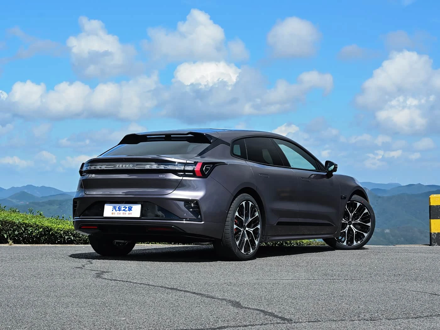 Zeekr 001 Ultra + фото 1