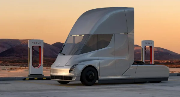 В Tesla Semi появилась батарея с ресурсом <span style="--header-green">2,5 миллиона километров</span>