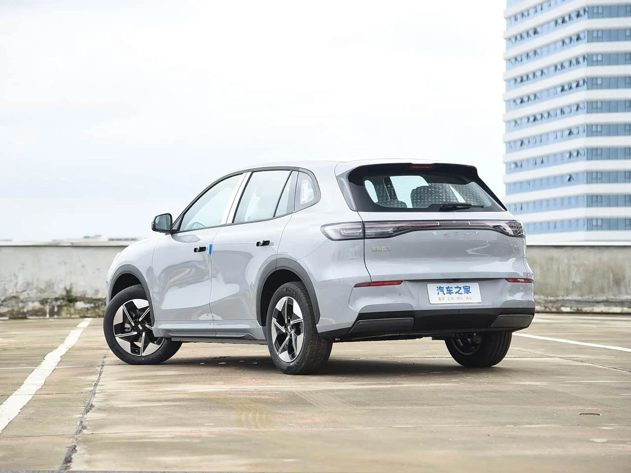 Geely Galaxy E5 2025 Model 440km Standard Edition фото 3